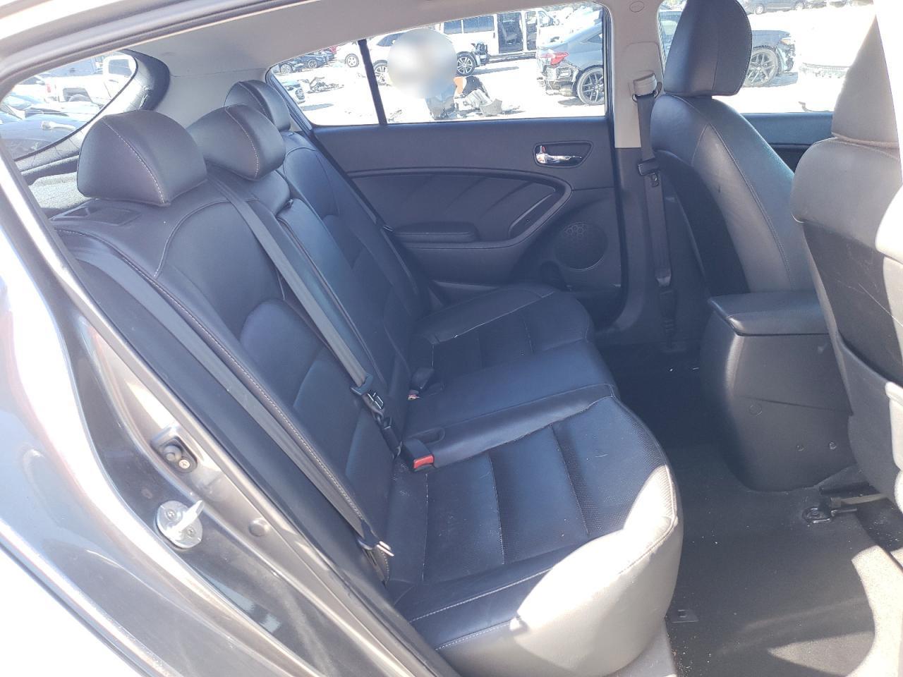 2017 Kia Forte - Image 12