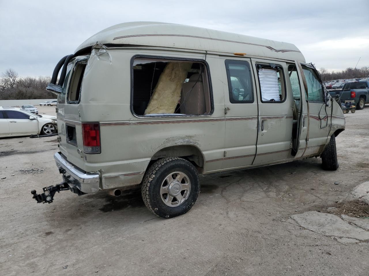2005 Ford Econoline - Image 3