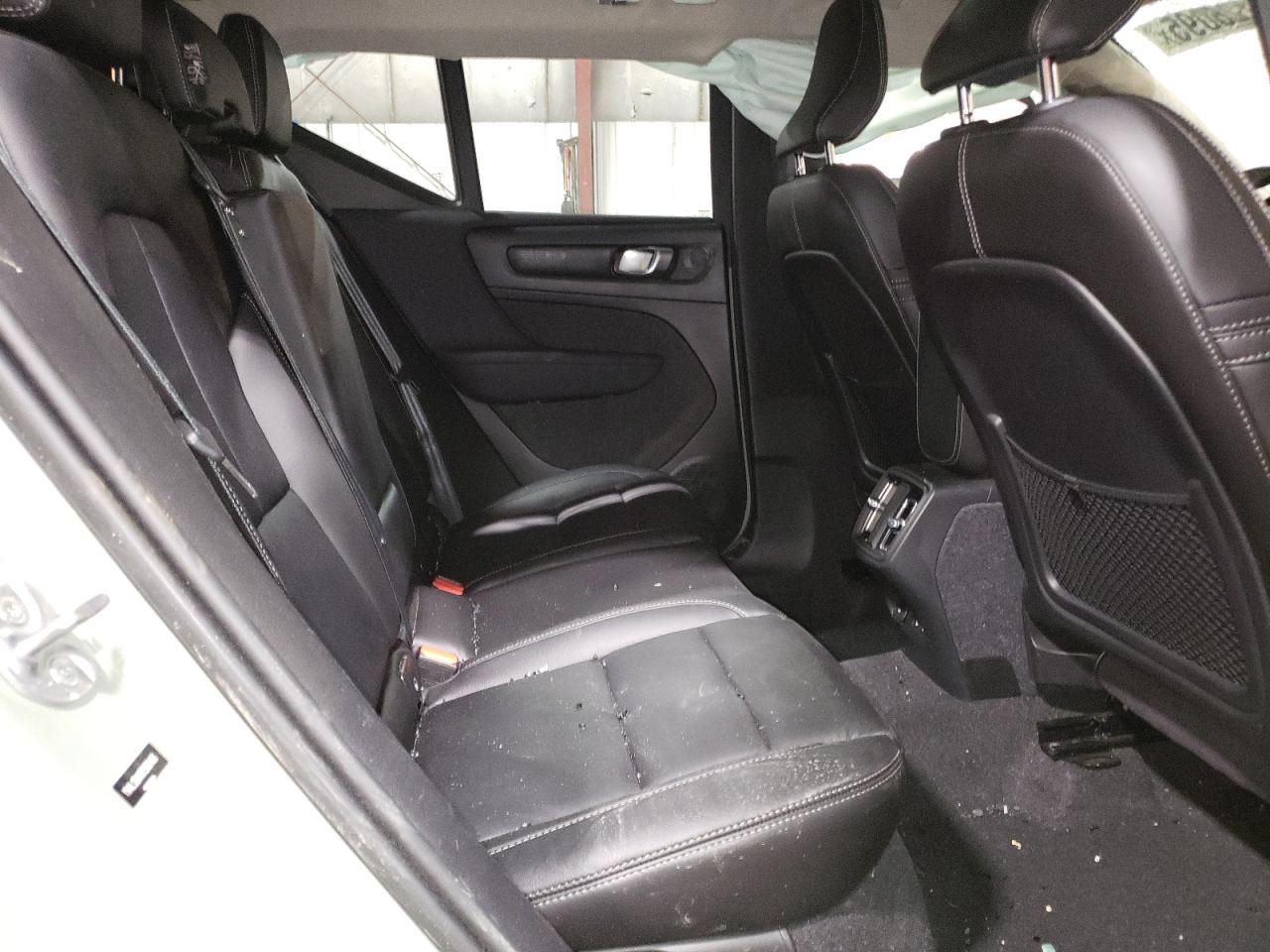 2023 Volvo XC40 - Image 11