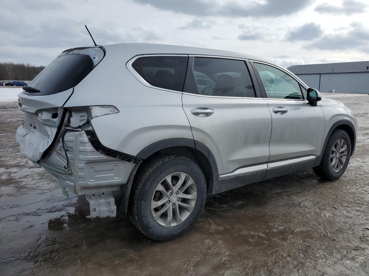 2019 Hyundai Santa Fe - Image 3