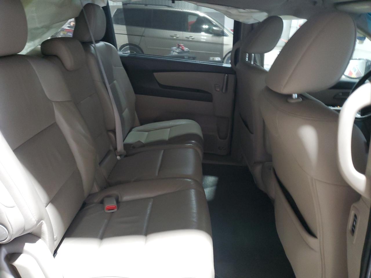 2011 Honda Odyssey - Image 11
