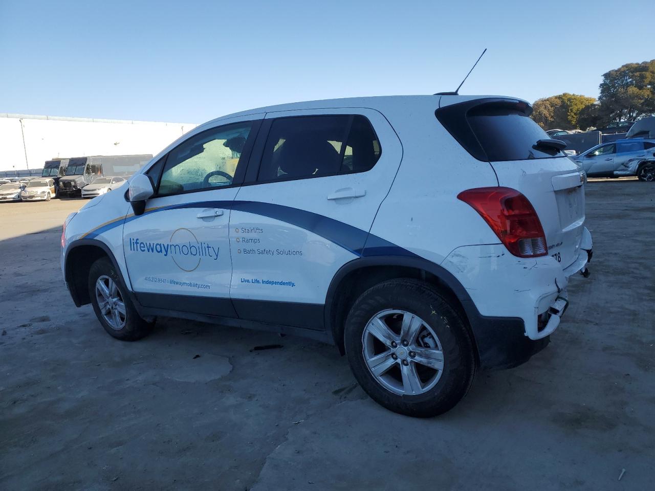 2022 Chevrolet Trax - Image 2