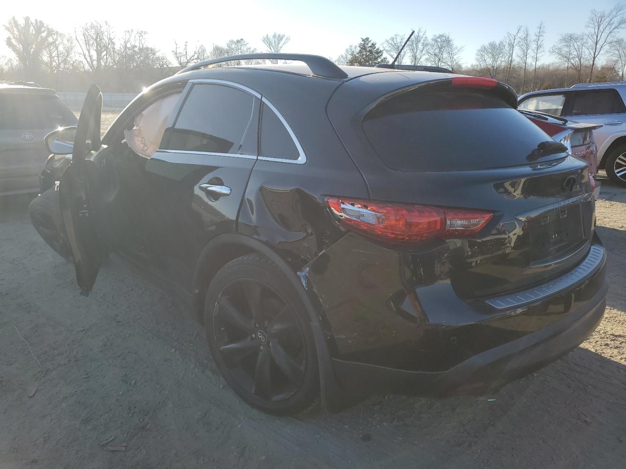 2016 Infiniti QX70 - Image 2