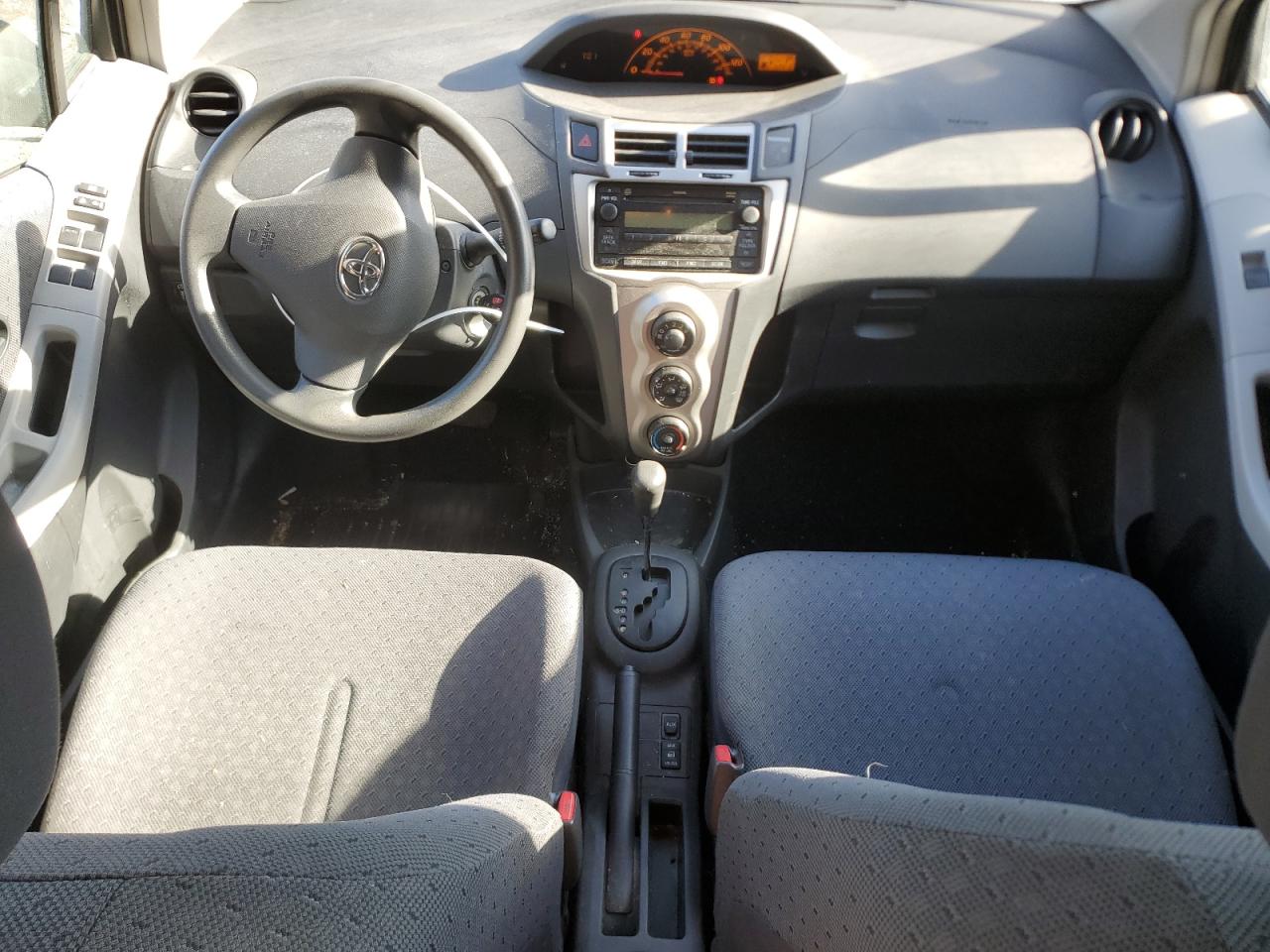 2010 Toyota Yaris - Image 8