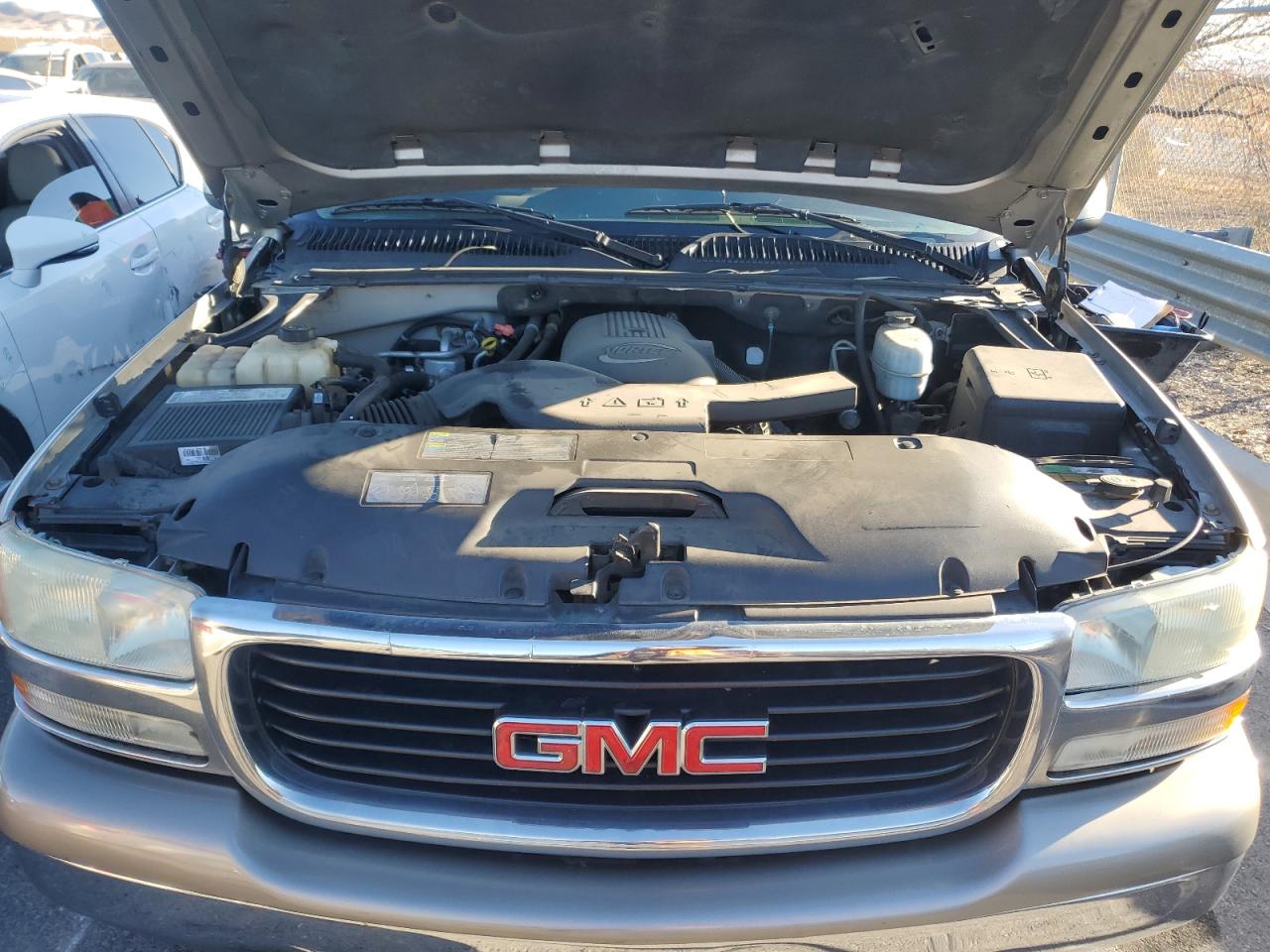 2005 GMC Yukon - Image 12