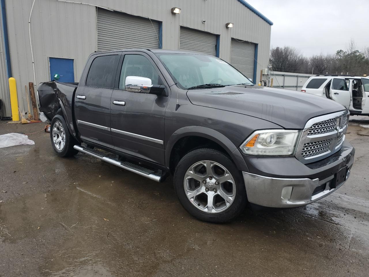 2015 RAM 1500 - Image 4
