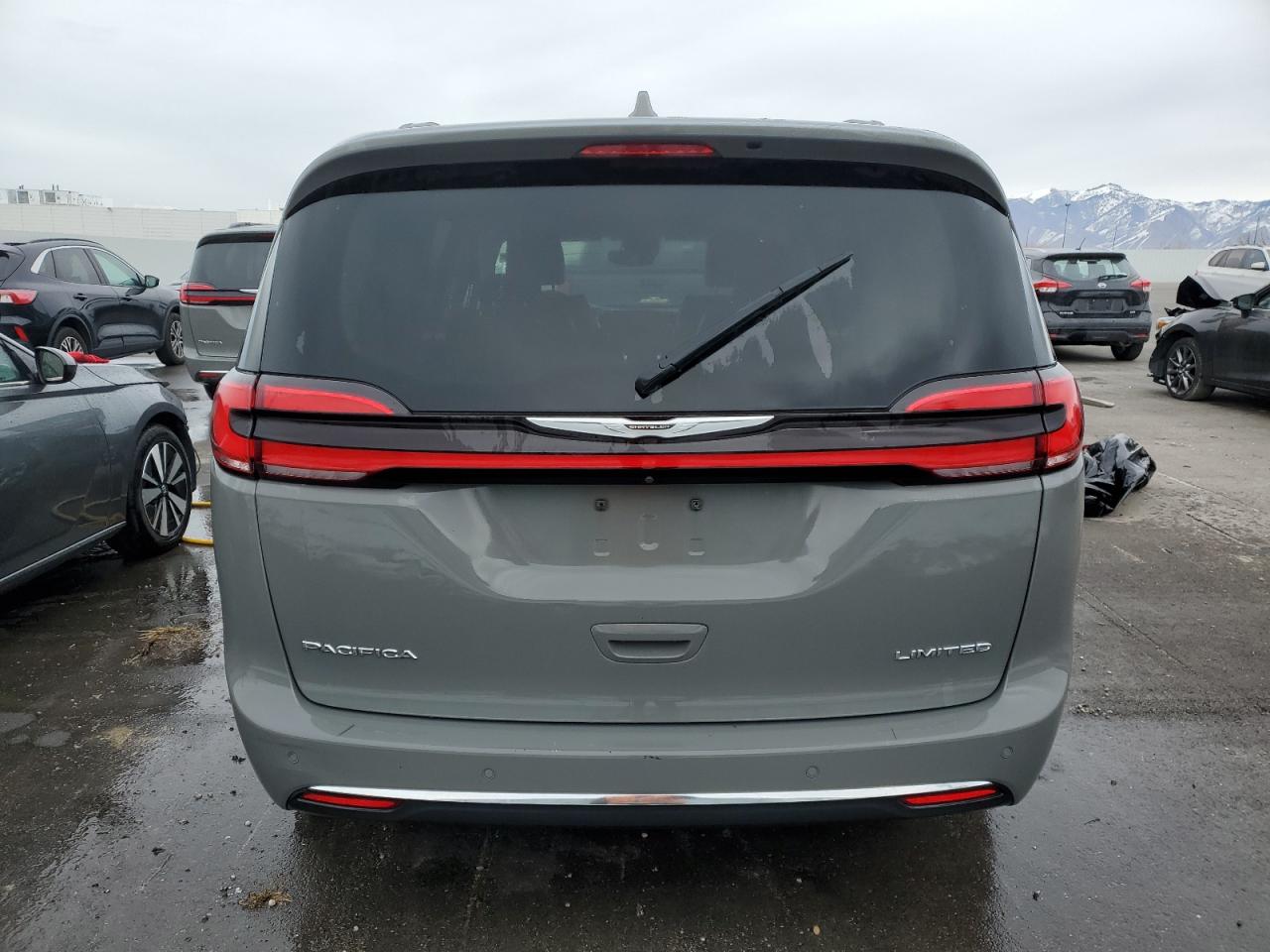 2022 Chrysler Pacifica - Image 6