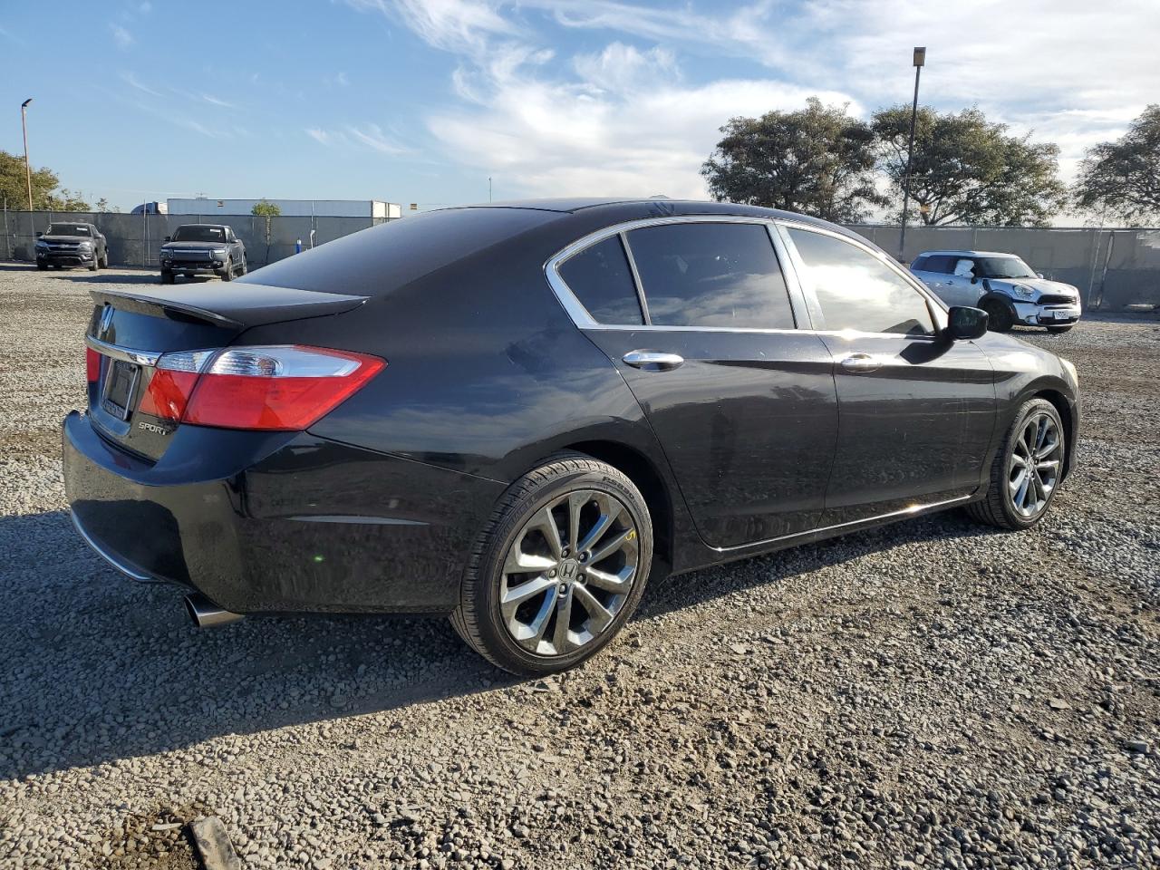 VIN 1HGCR2F53FA103905 2015 HONDA ACCORD no.3