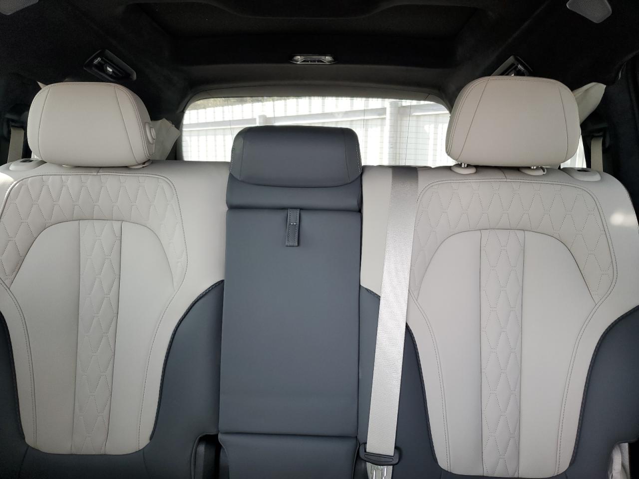 2023 BMW X7 - Image 10