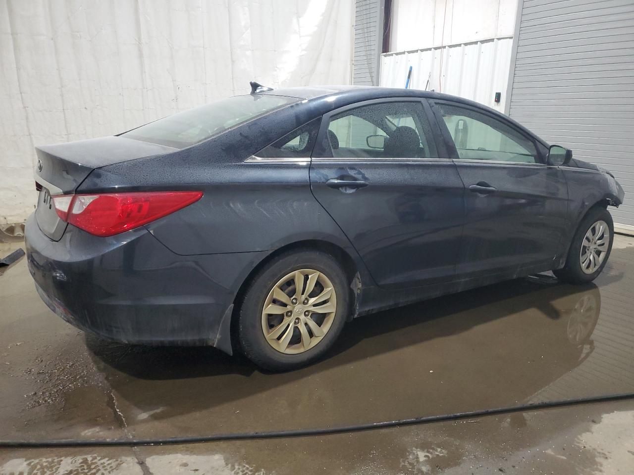 2011 Hyundai Sonata - Image 3