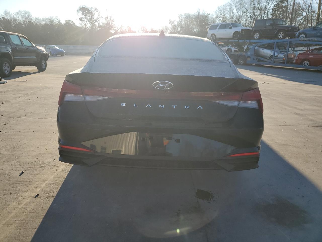 2023 Hyundai Elantra - Image 6