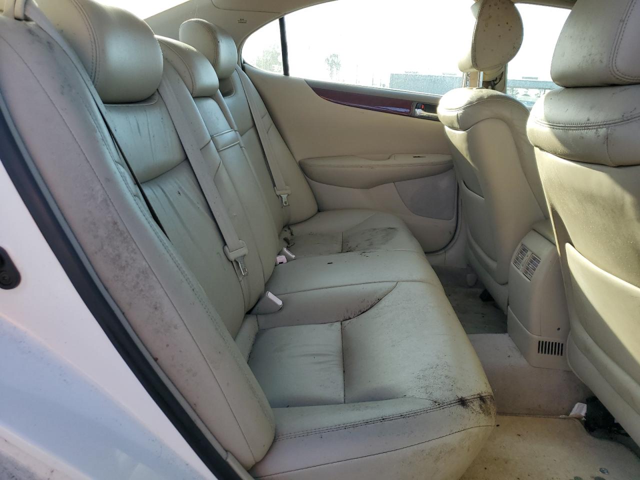 2004 Lexus ES - Image 10