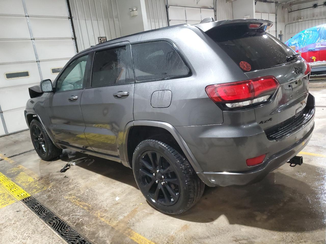 2017 Jeep Grand Cherokee - Image 2
