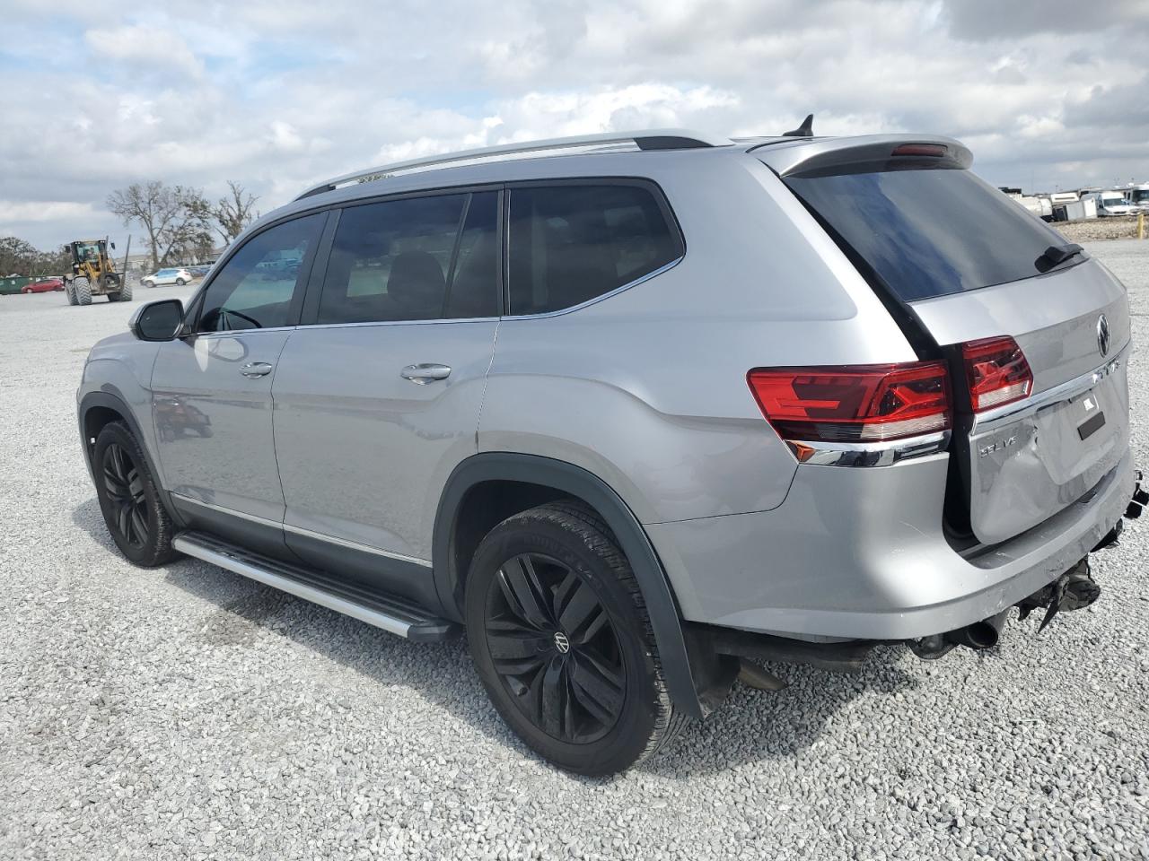 2021 Volkswagen Atlas - Image 2