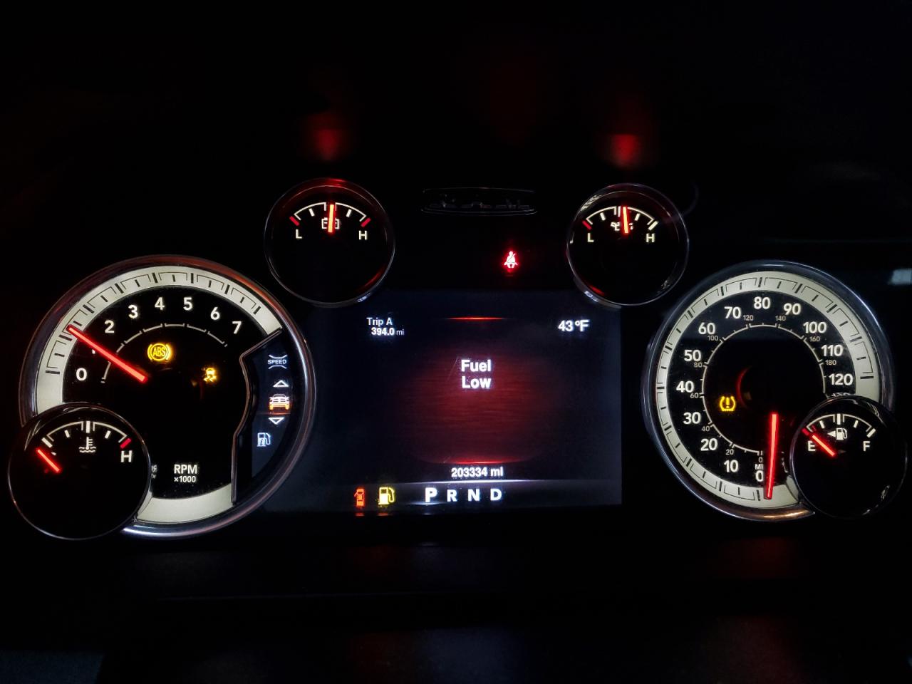 2016 RAM 1500 - Image 9