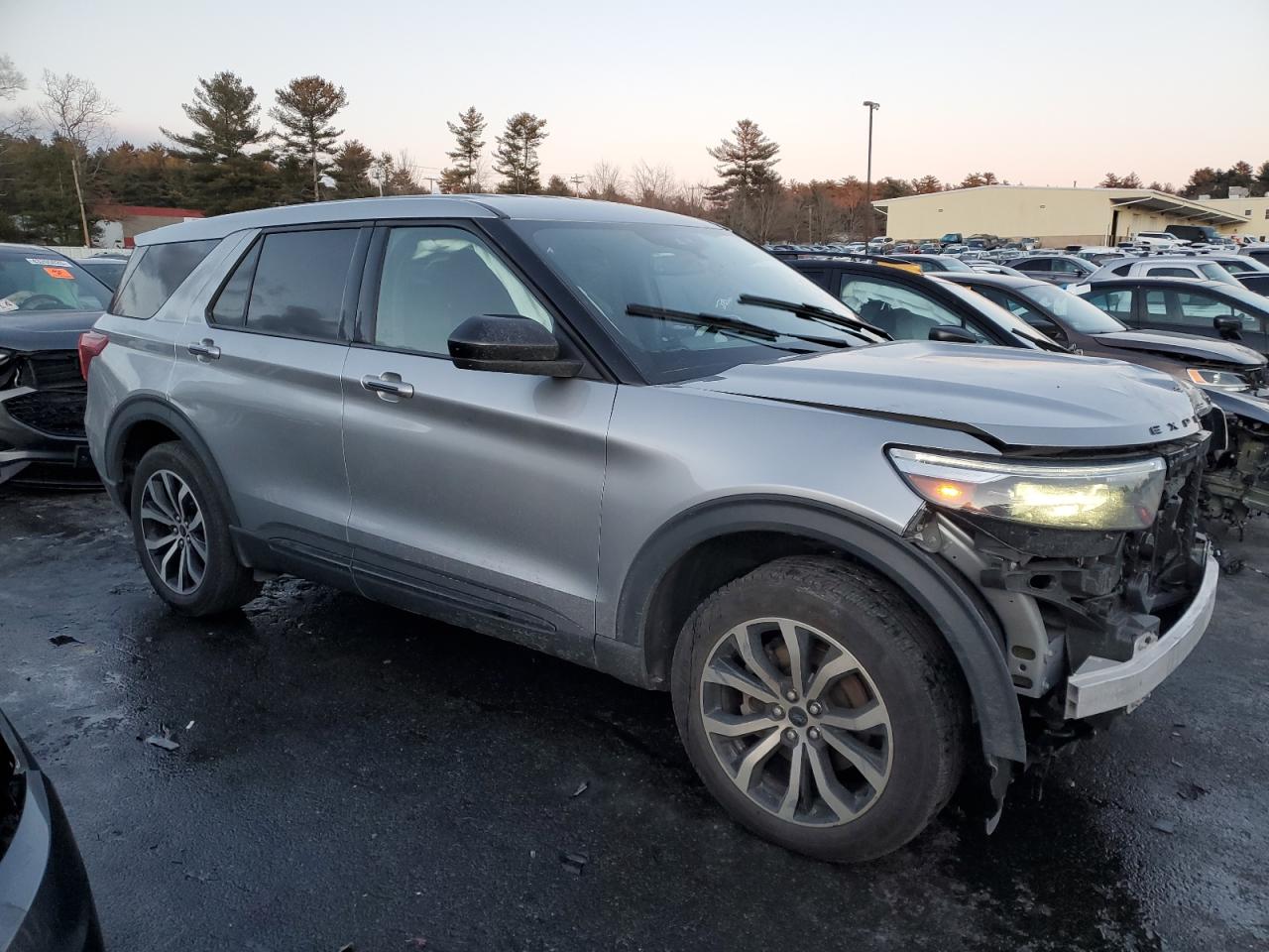 2022 Ford Explorer - Image 4