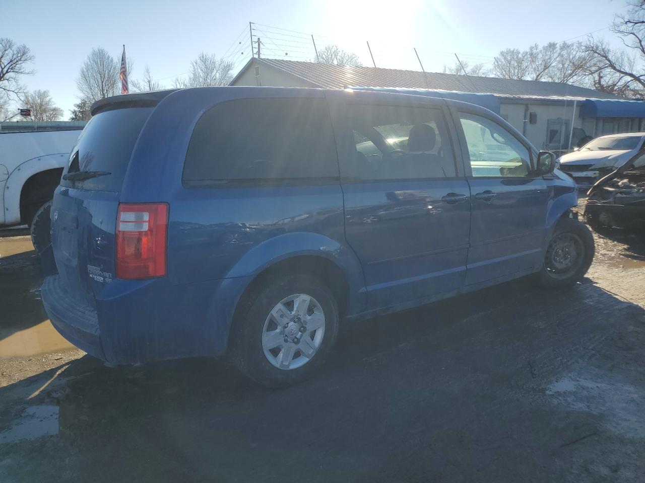 2010 Dodge Caravan - Image 3