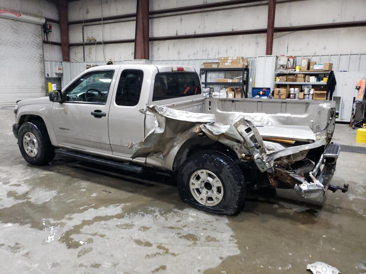 2004 Chevrolet Colorado - Image 2