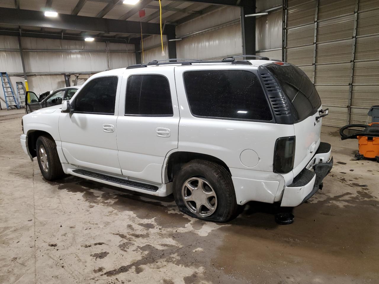 2005 GMC Yukon - Image 2