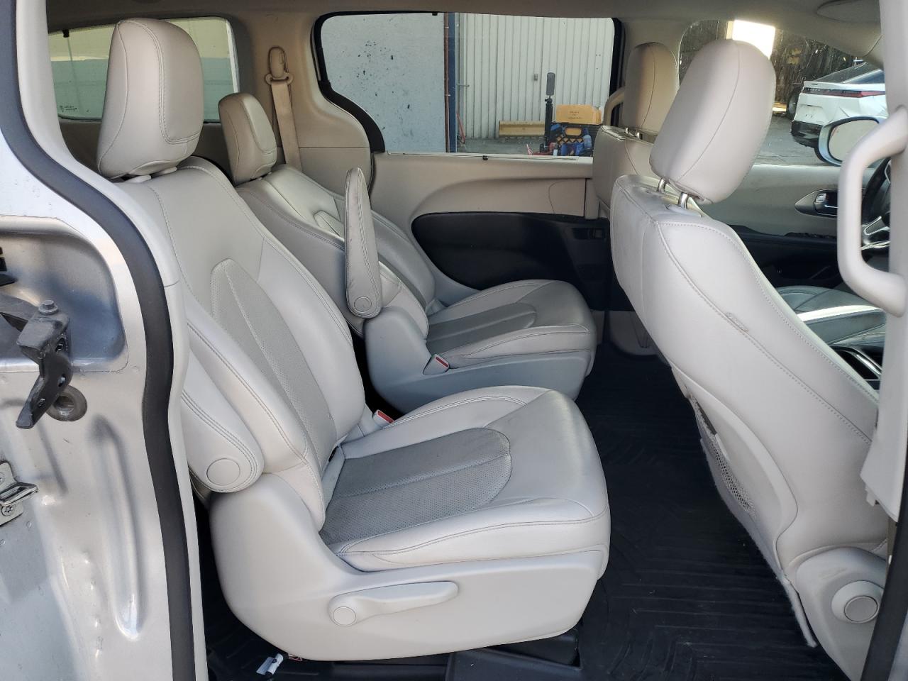 2019 Chrysler Pacifica - Image 11