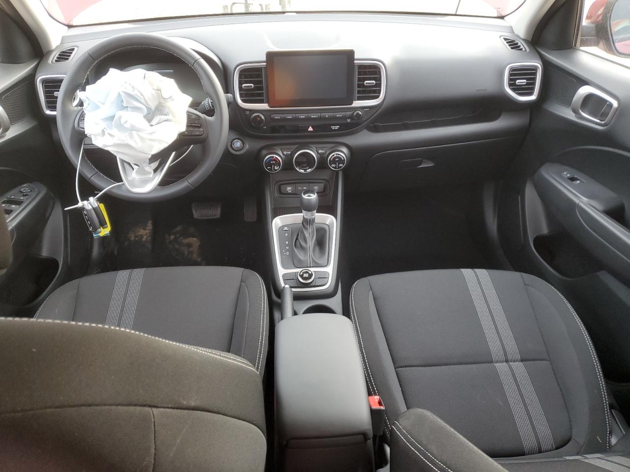 2024 Hyundai Venue - Image 8