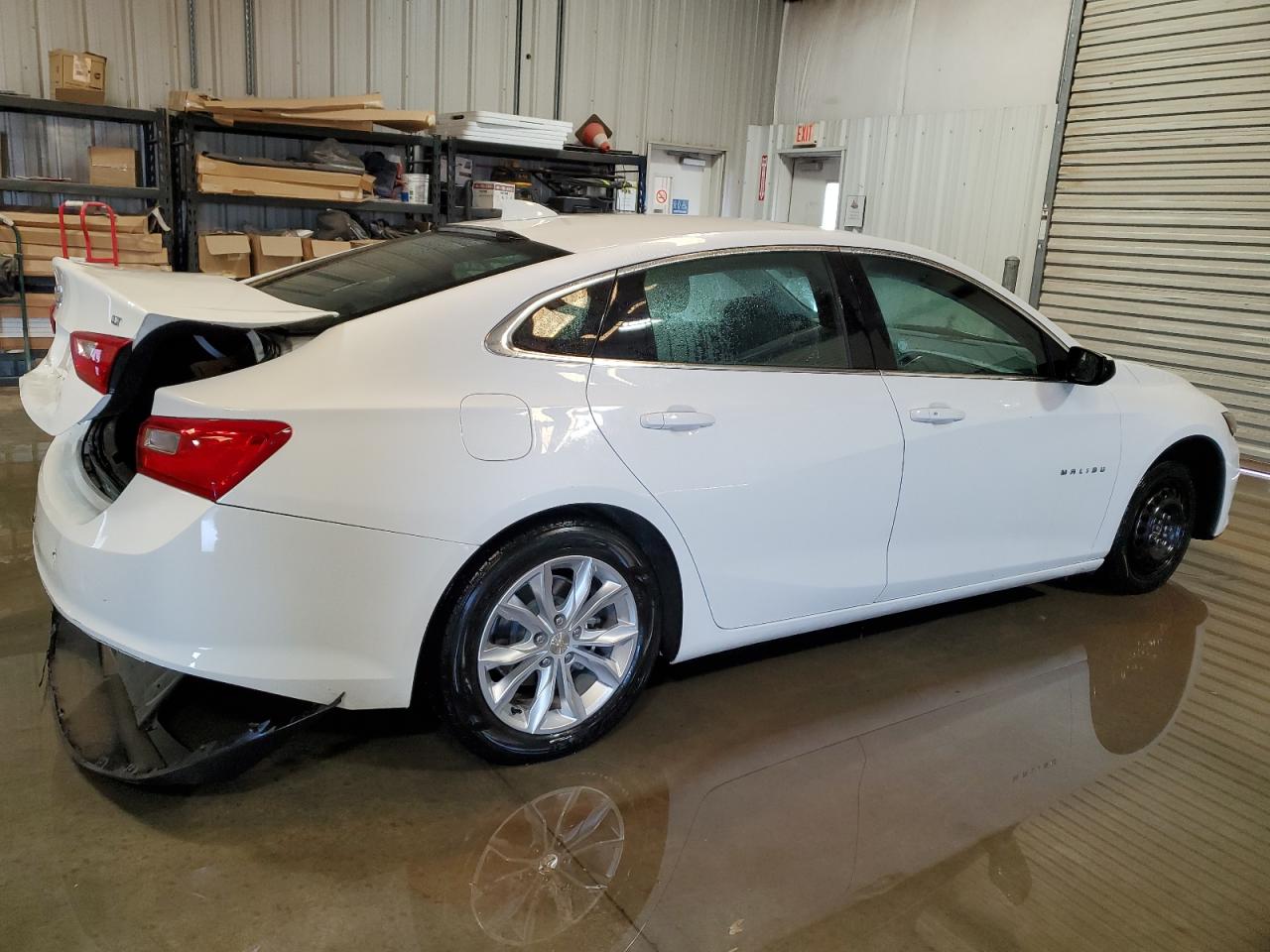 2023 Chevrolet Malibu - Image 3