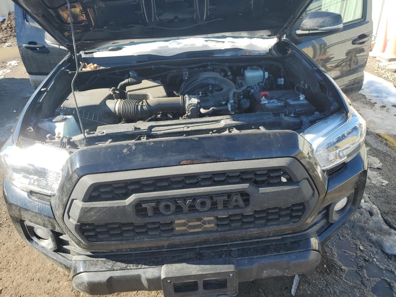 2020 Toyota Tacoma - Image 12