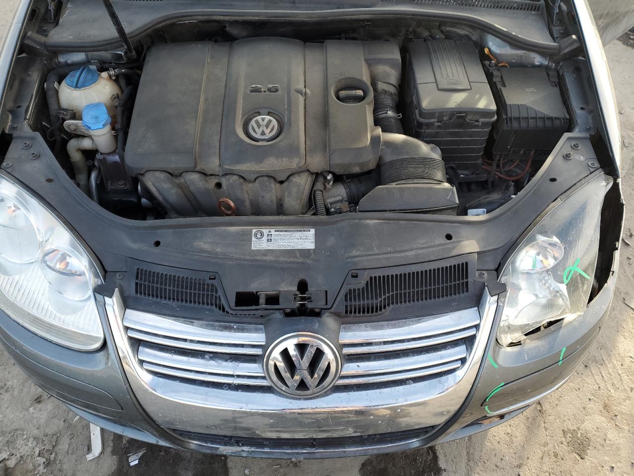 2010 Volkswagen Jetta - Image 11