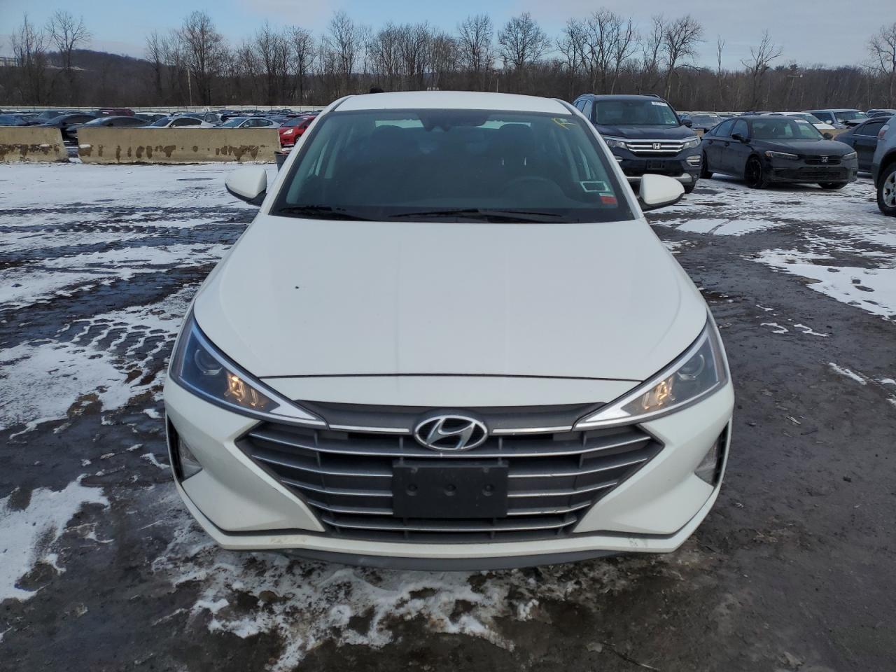 2019 Hyundai Elantra - Image 5