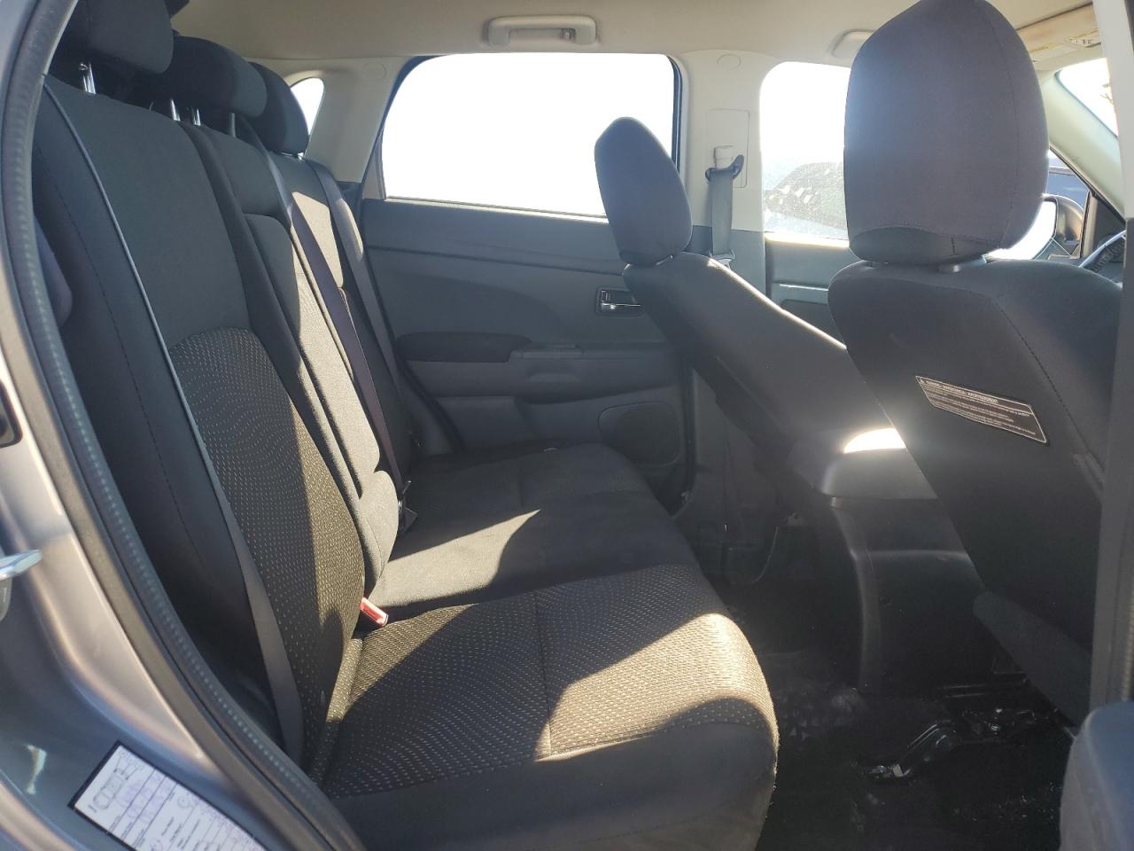 2016 Mitsubishi Outlander - Image 11