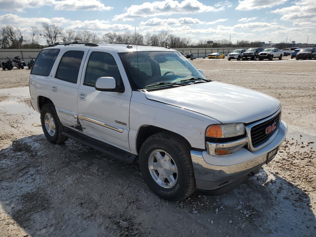 2005 GMC Yukon - Image 4