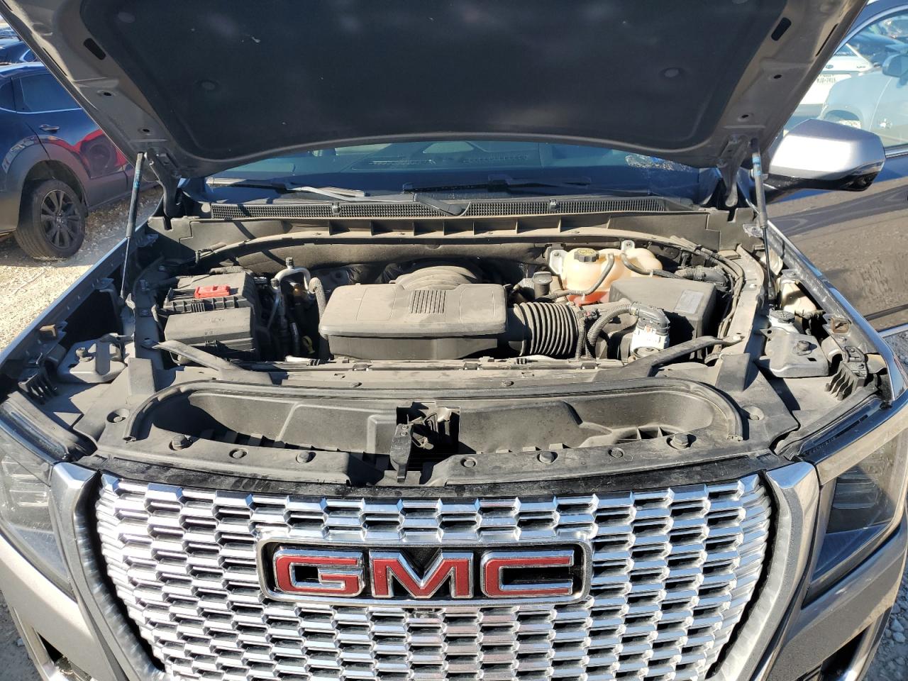2021 GMC Yukon - Image 12