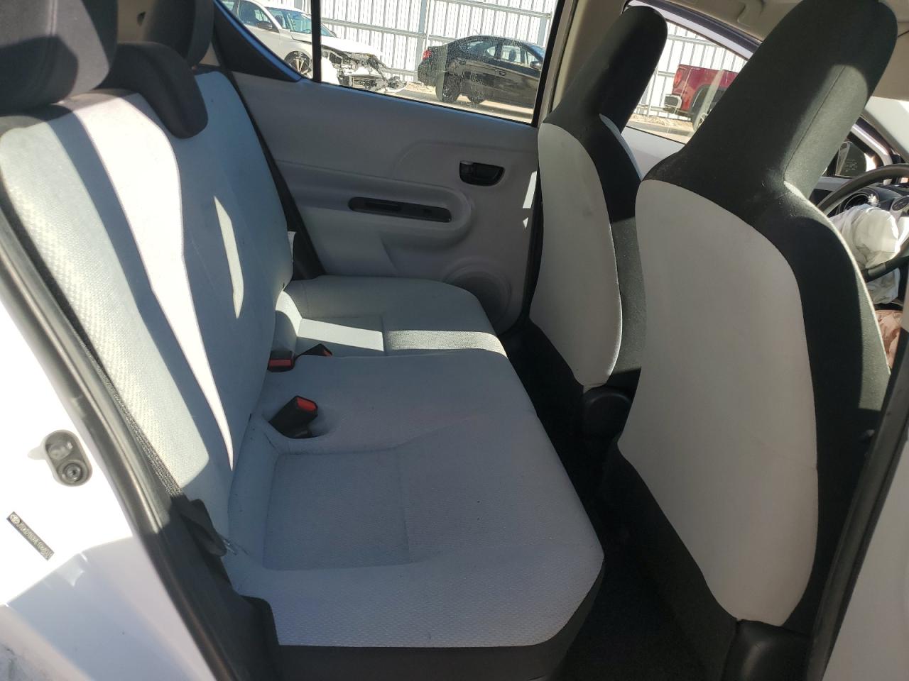 2014 Toyota Prius - Image 10