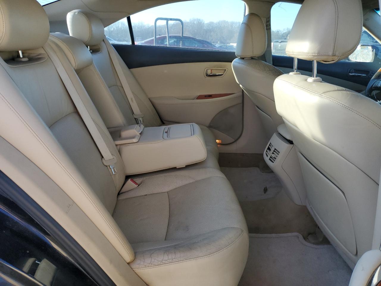 2010 Lexus ES - Image 10