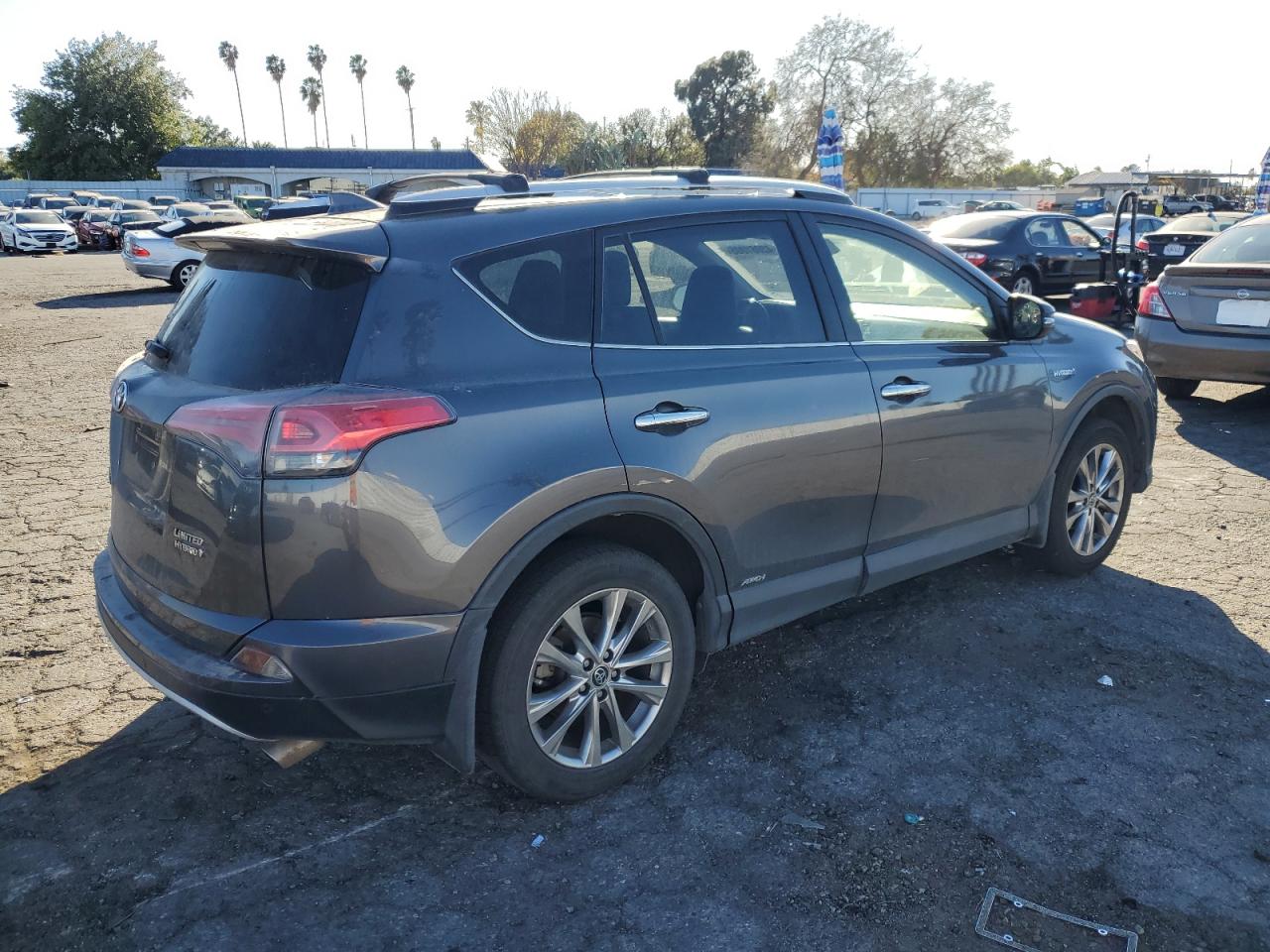 2016 Toyota RAV 4 - Image 3