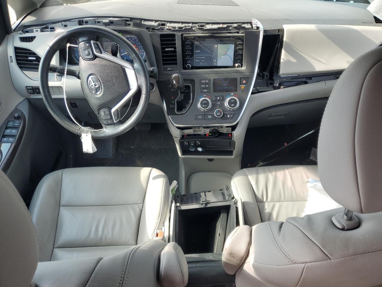 2019 Toyota Sienna - Image 8