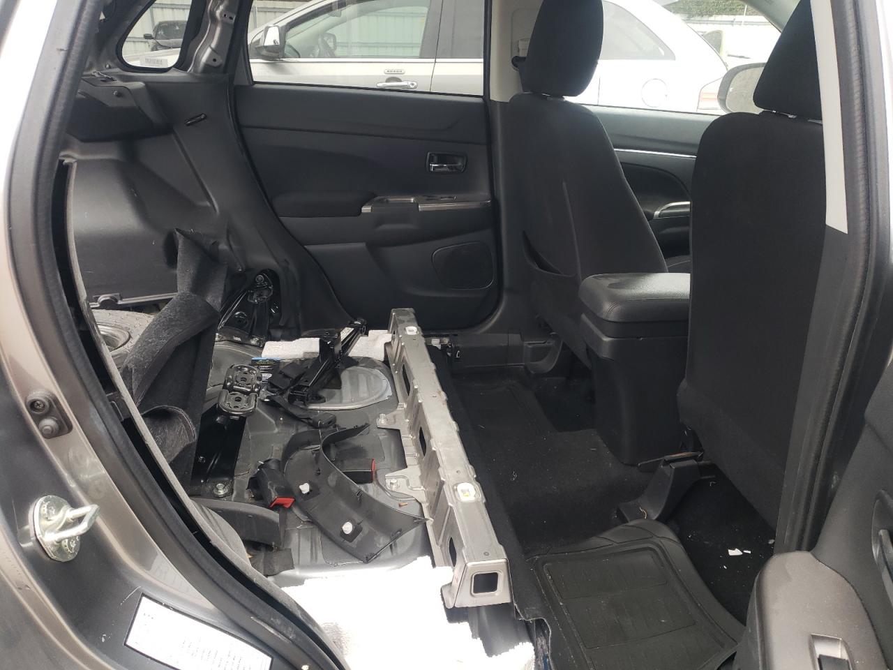 2020 Mitsubishi Outlander - Image 10