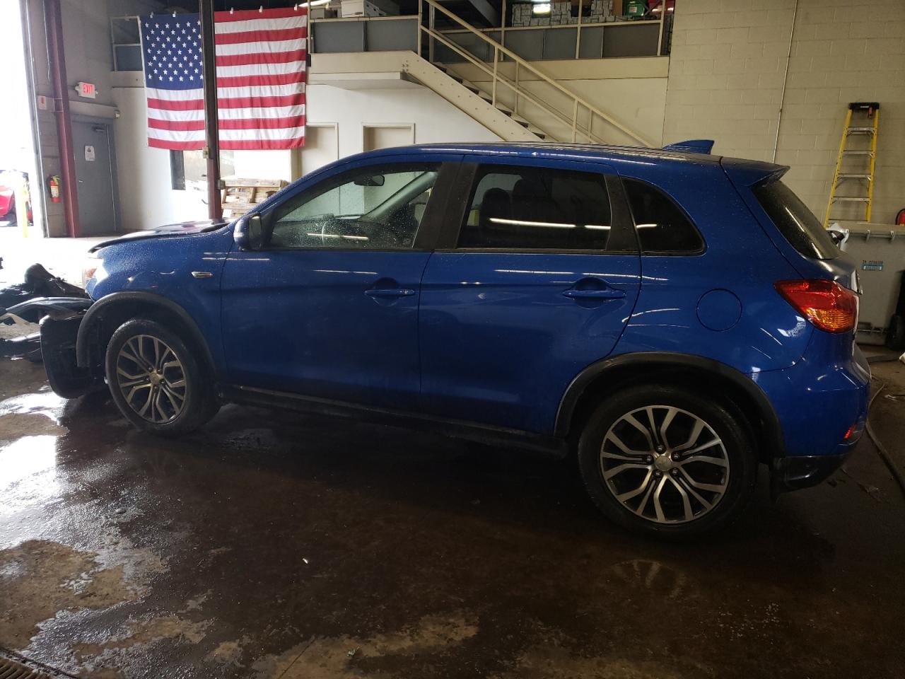 2019 Mitsubishi Outlander - Image 2