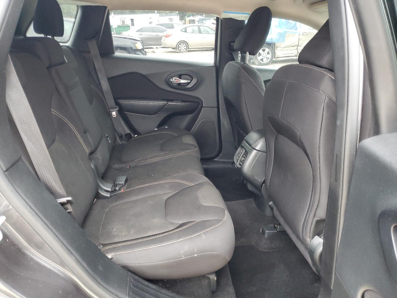 2015 Jeep Grand Cherokee - Image 12