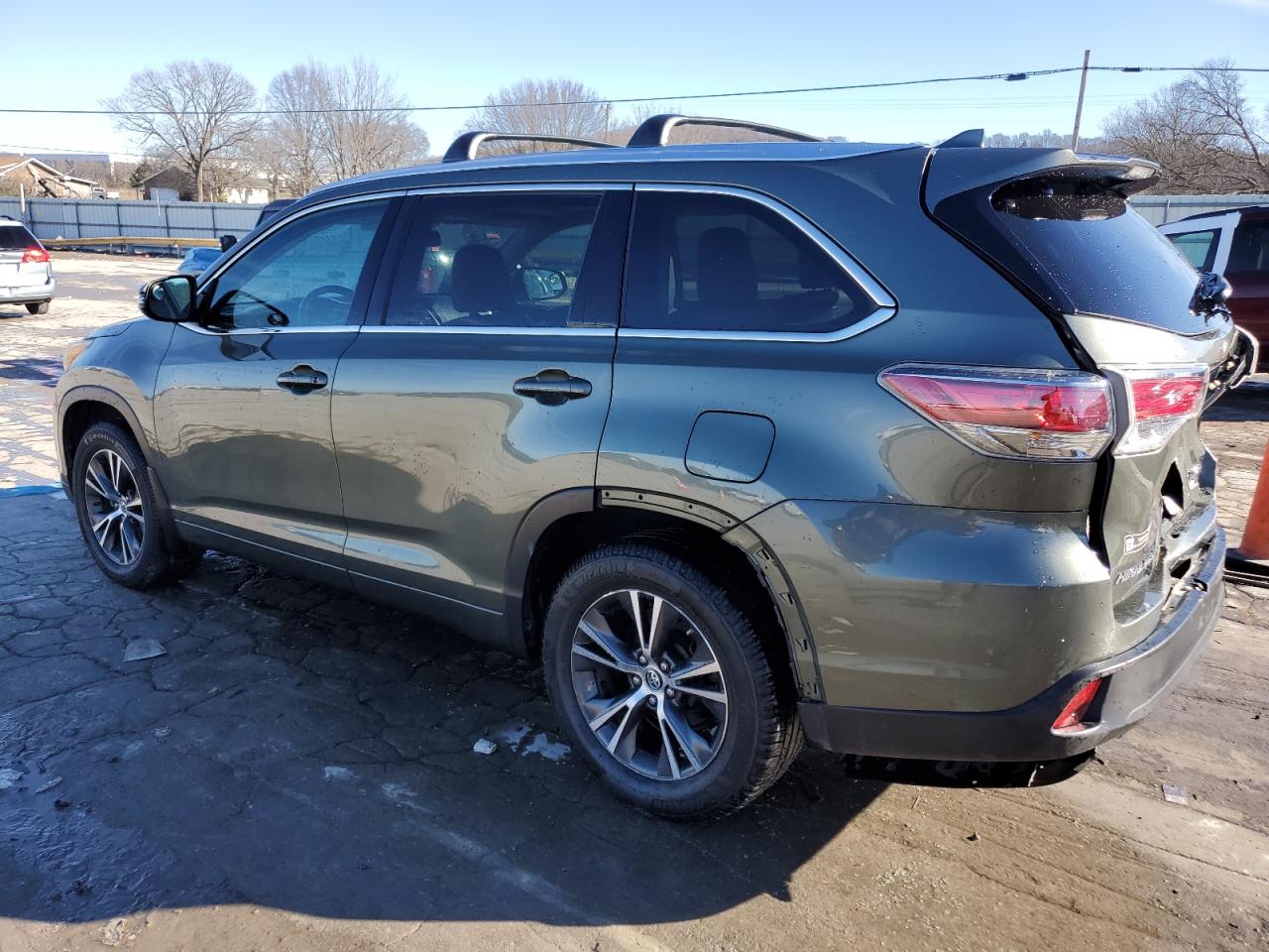 2016 Toyota Highlander - Image 2