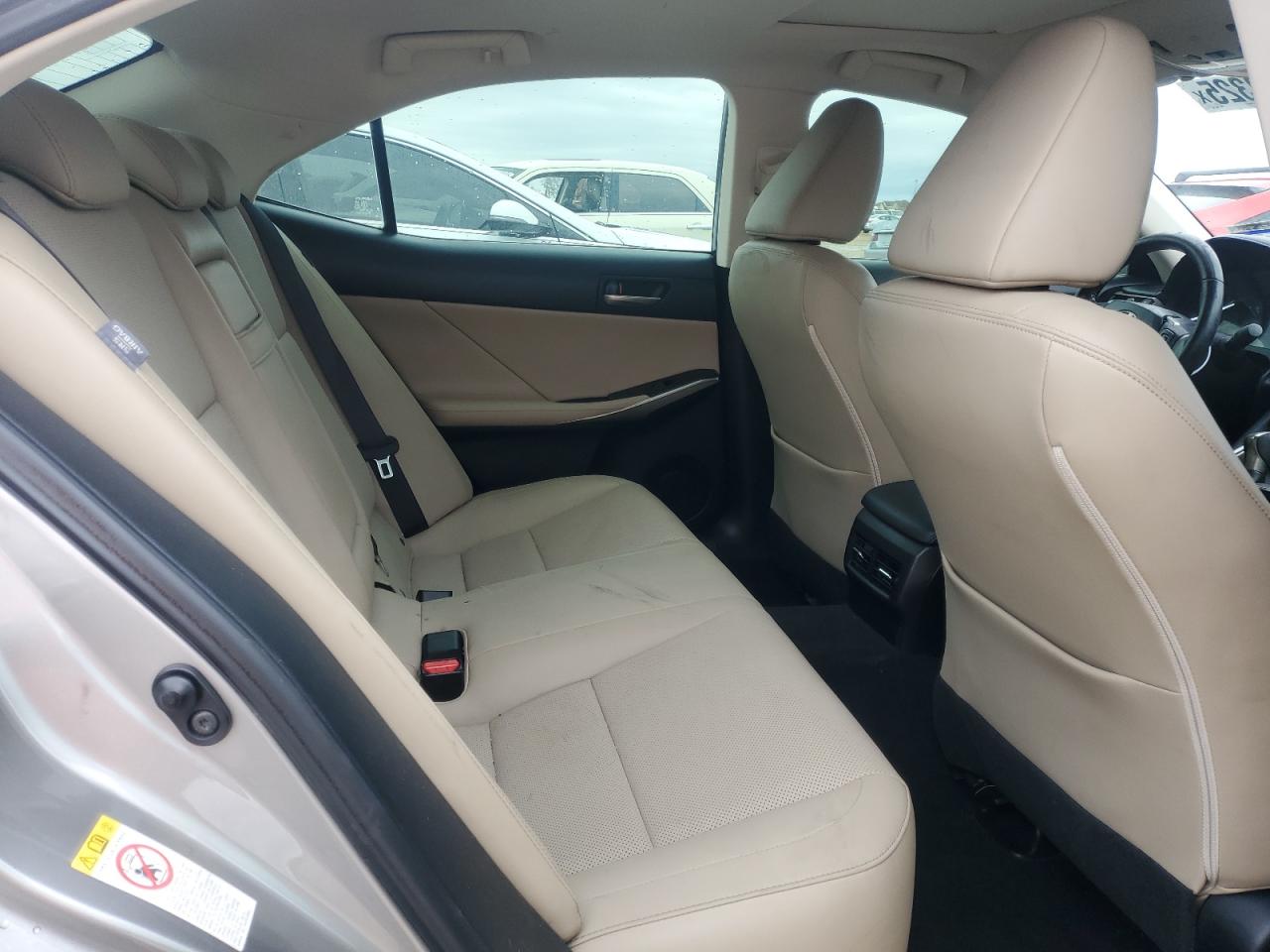 2017 Lexus IS - Image 10