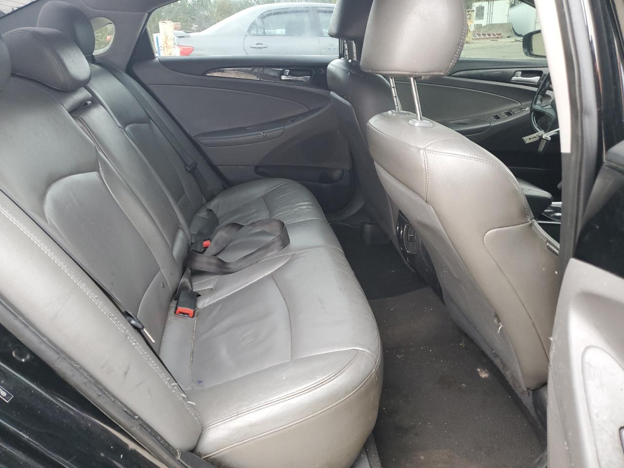 2011 Hyundai Sonata - Image 10