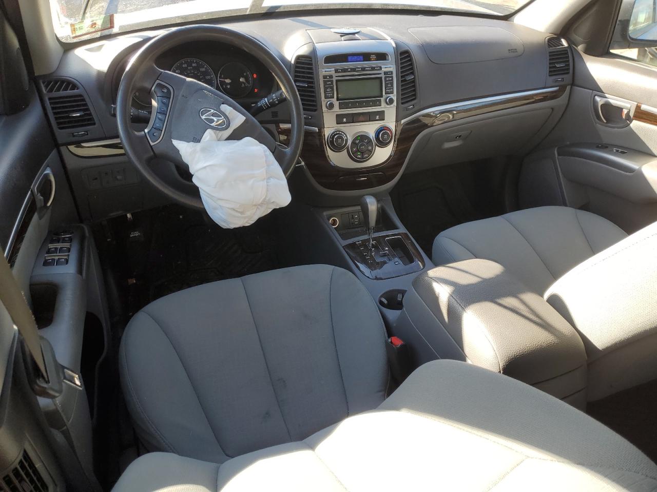 2012 Hyundai Santa Fe - Image 8