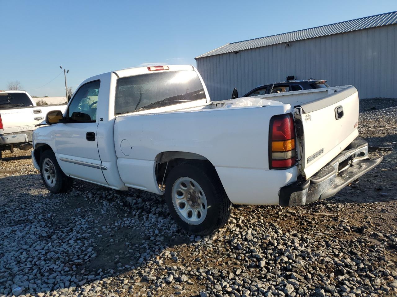 2005 GMC Sierra - Image 2
