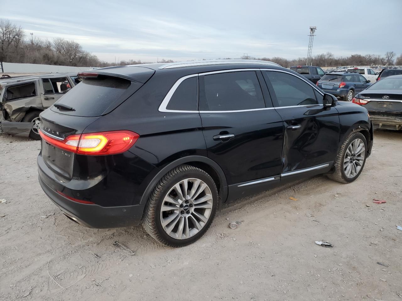 2016 Lincoln MKX - Image 3