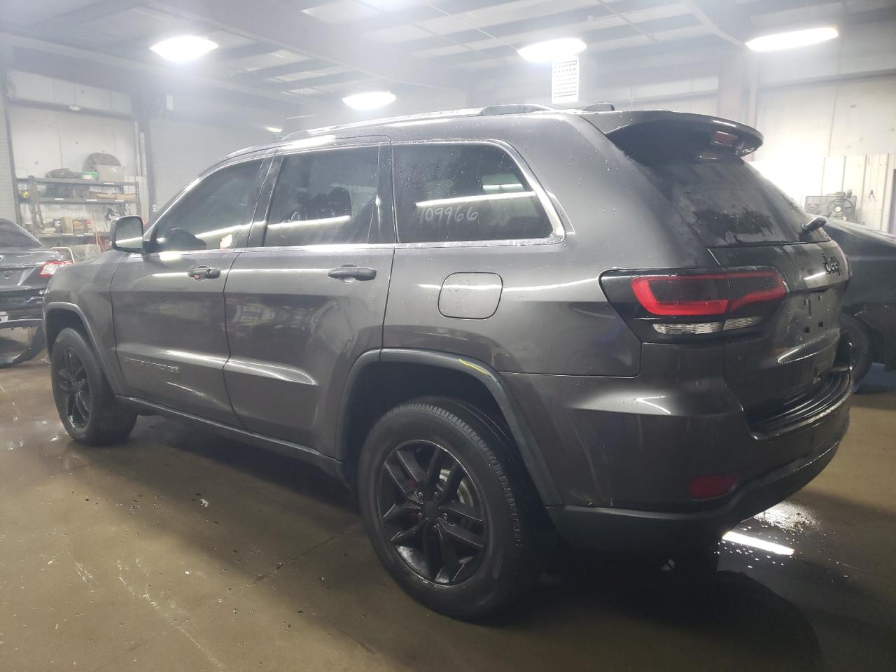 2017 Jeep Grand Cherokee - Image 2