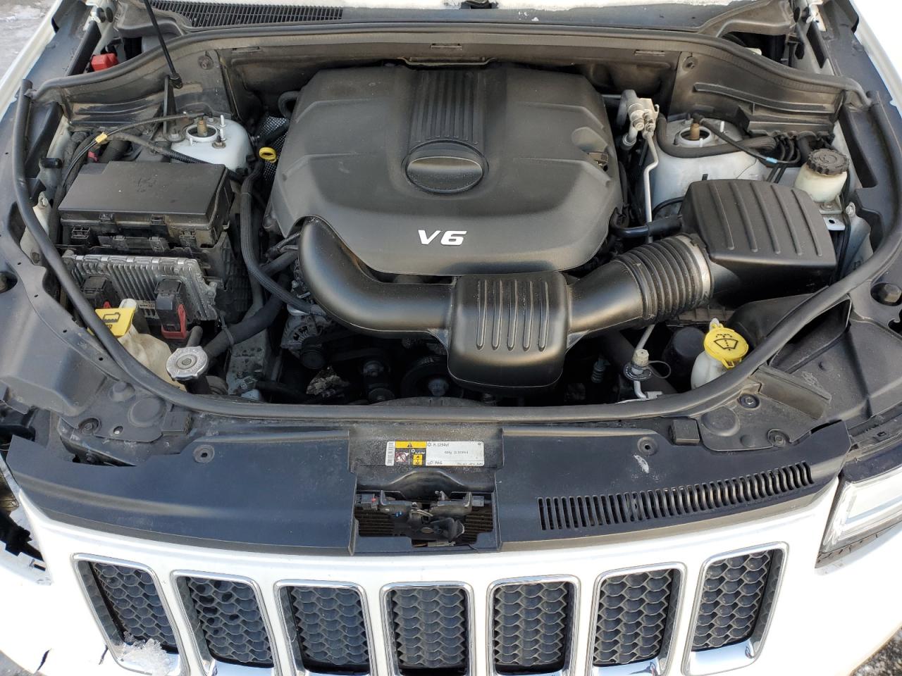 2015 Jeep Grand Cherokee - Image 13