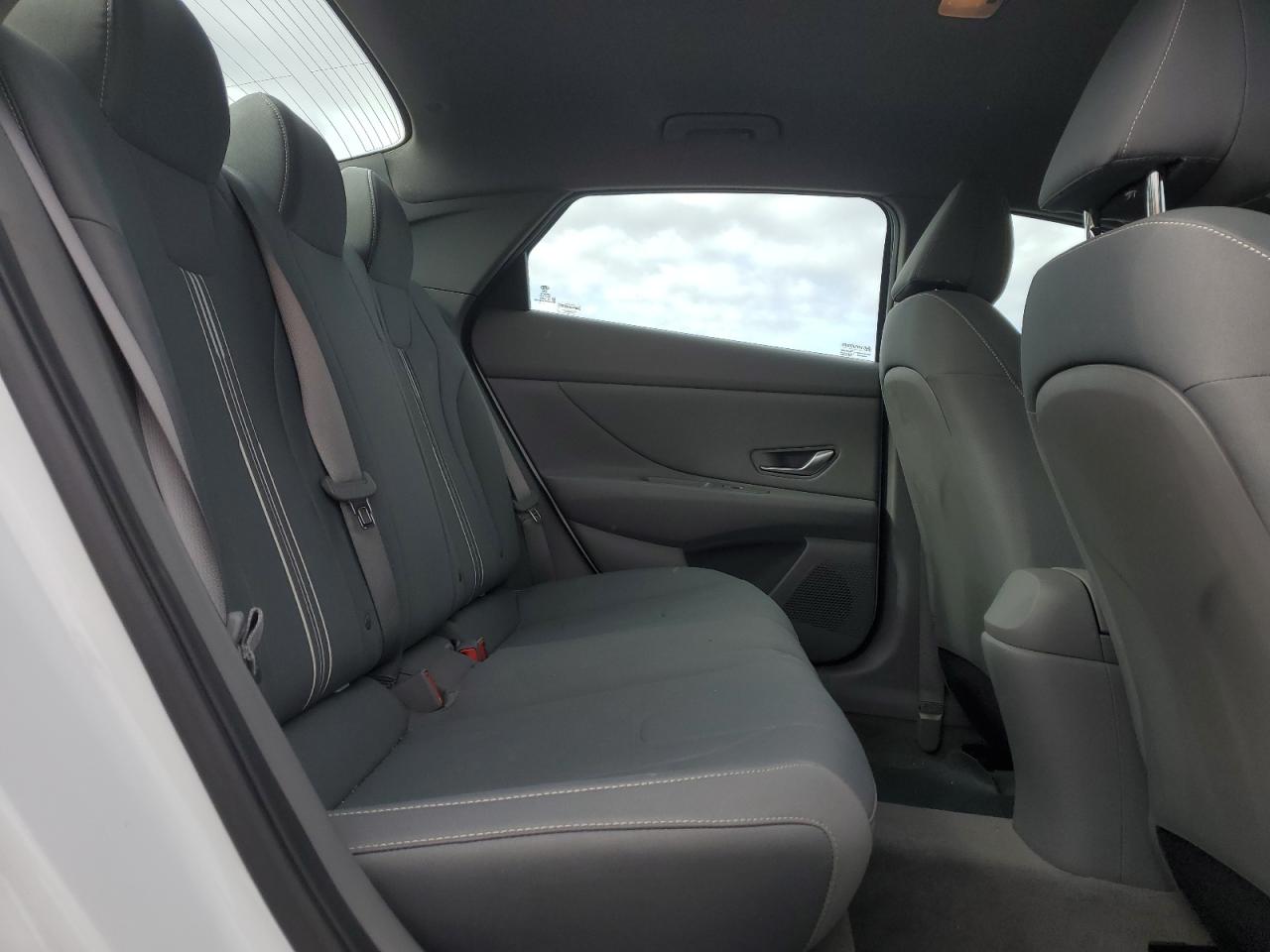 2023 Hyundai Elantra - Image 10