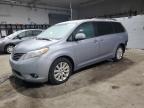 2011 Toyota Sienna Xle на продаже в Candia, NH - Rear End