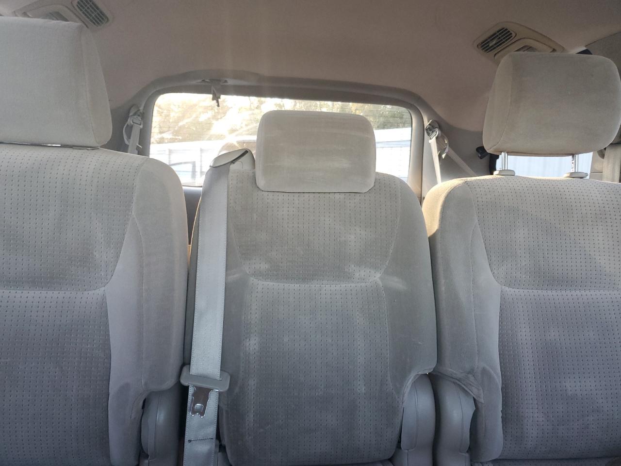 2007 Toyota Sienna - Image 10